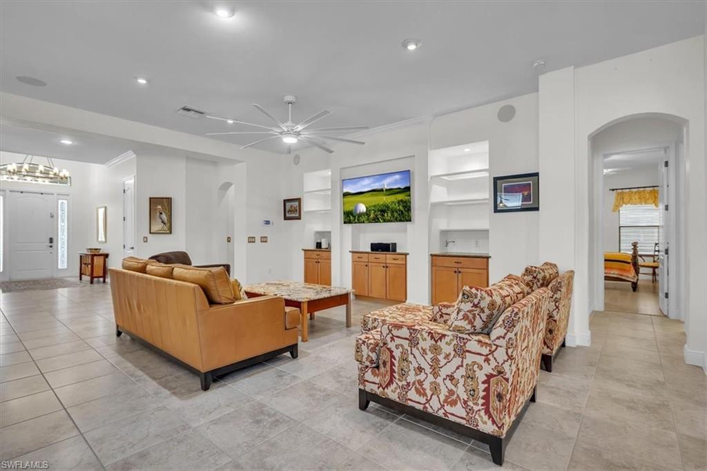 COUNTRY CLUB - Residential