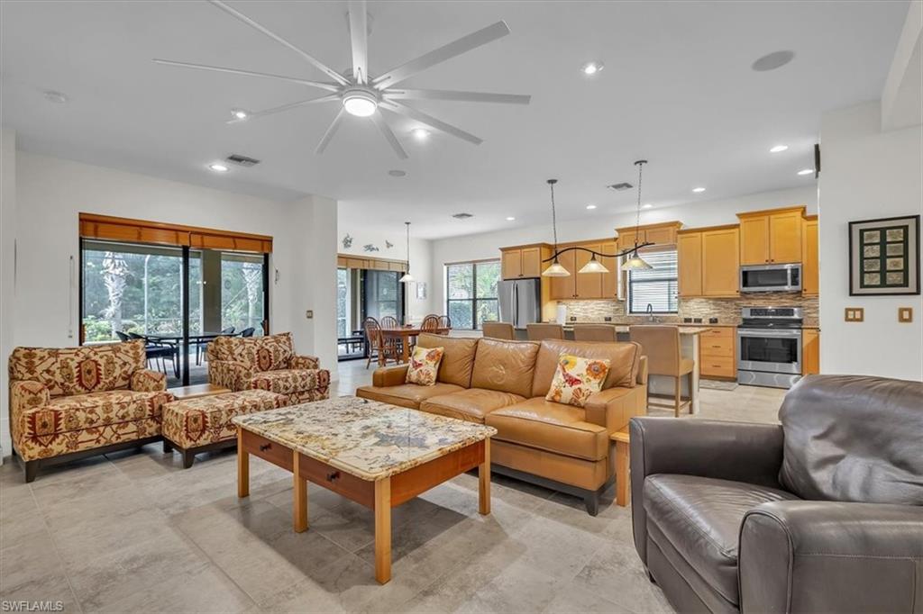 COUNTRY CLUB - Residential