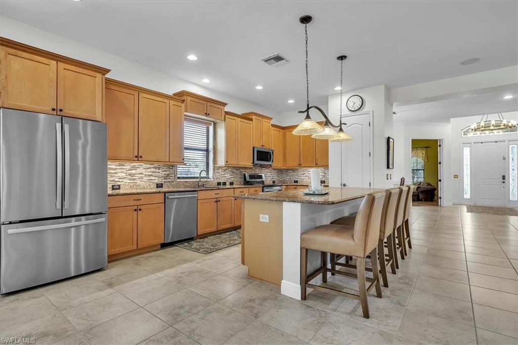 COUNTRY CLUB - Residential