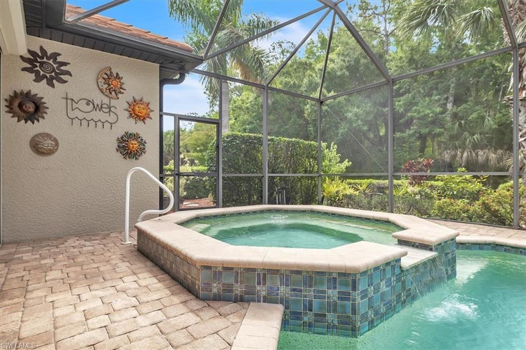 COUNTRY CLUB - Residential