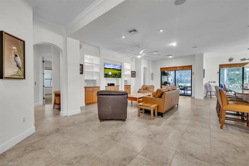 COUNTRY CLUB - Residential