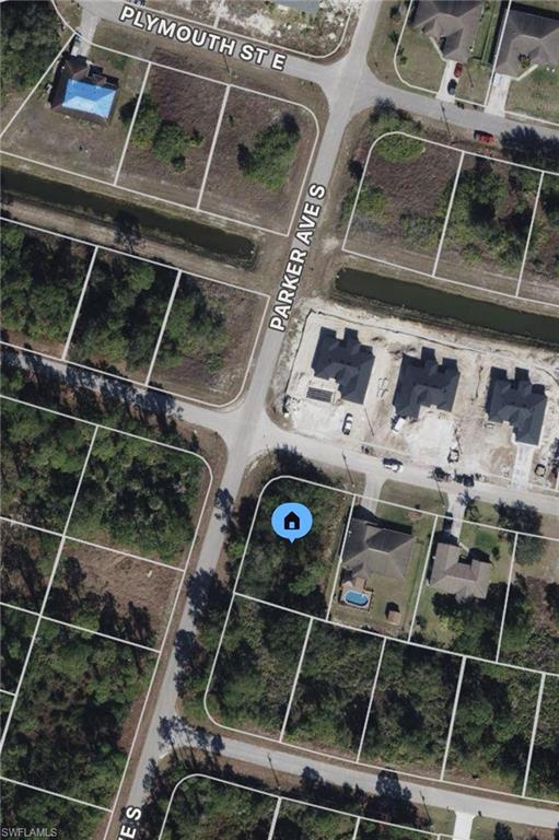 Corner lot next to East Lehigh High School and by Milwaukee. Easy access to SR-82. Very developed neighborhood in a rapid growth pocket of SE Lehigh with lots of new construction development around. Financing available. Hablo Español.