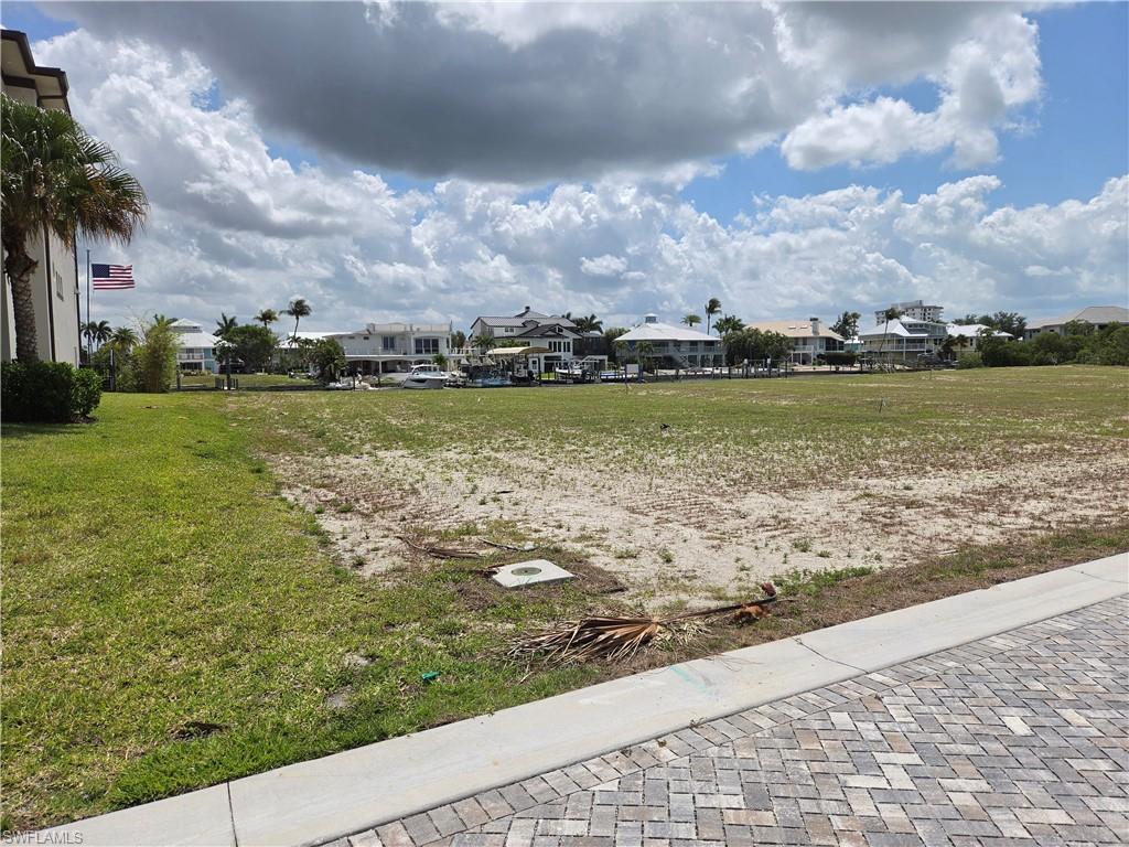 OLD PELICAN BAY - Land