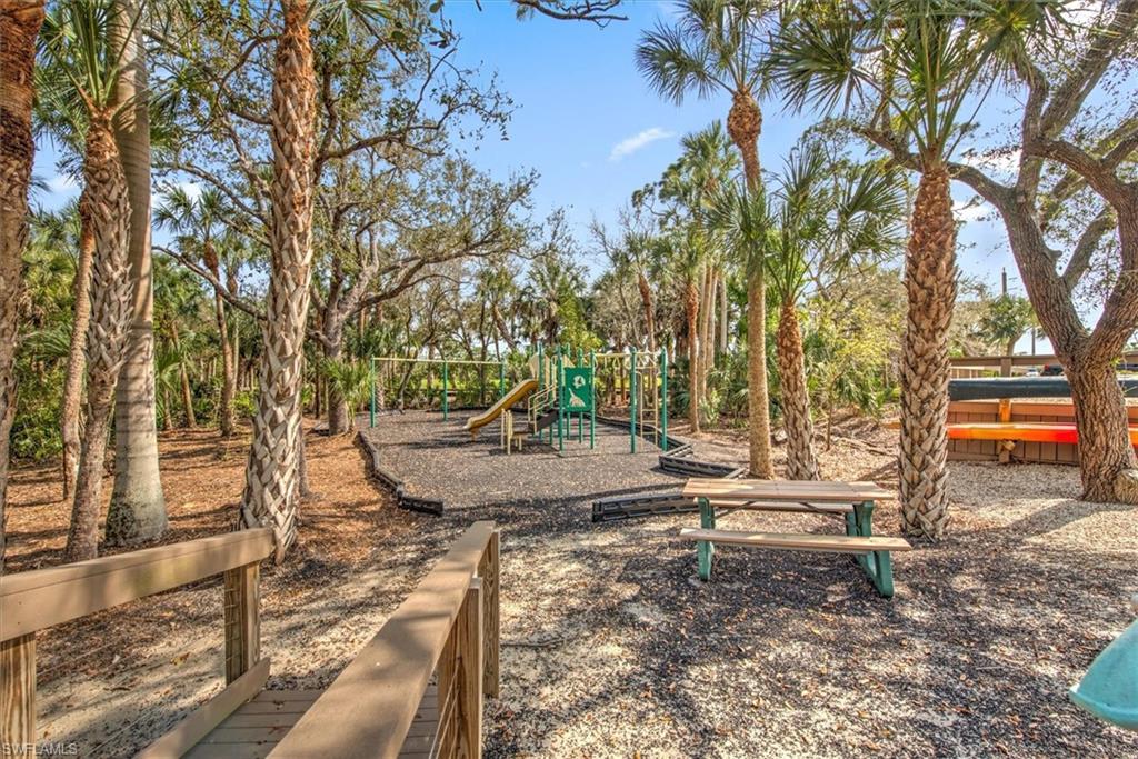 BAY WOODS - Residential