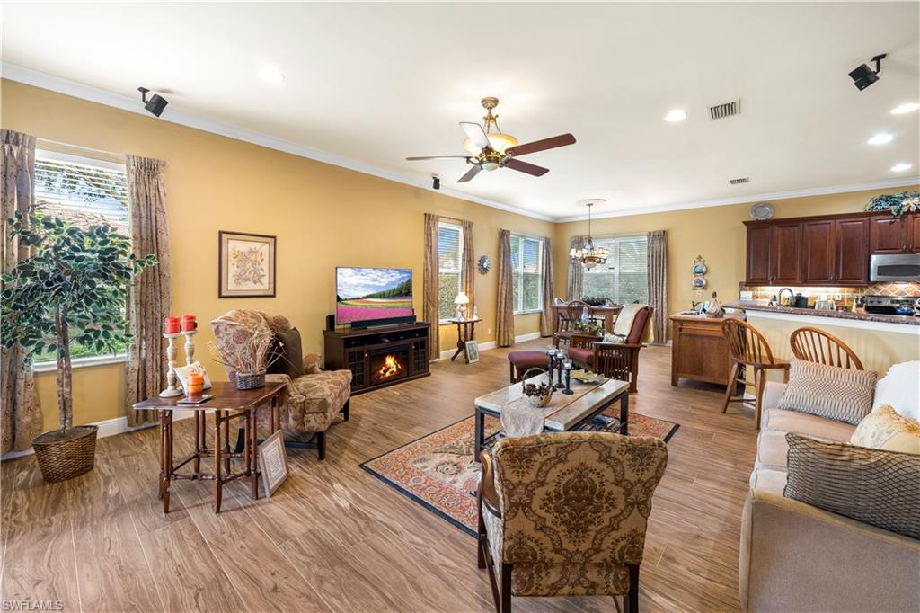 COLONIAL SHORES - Residential