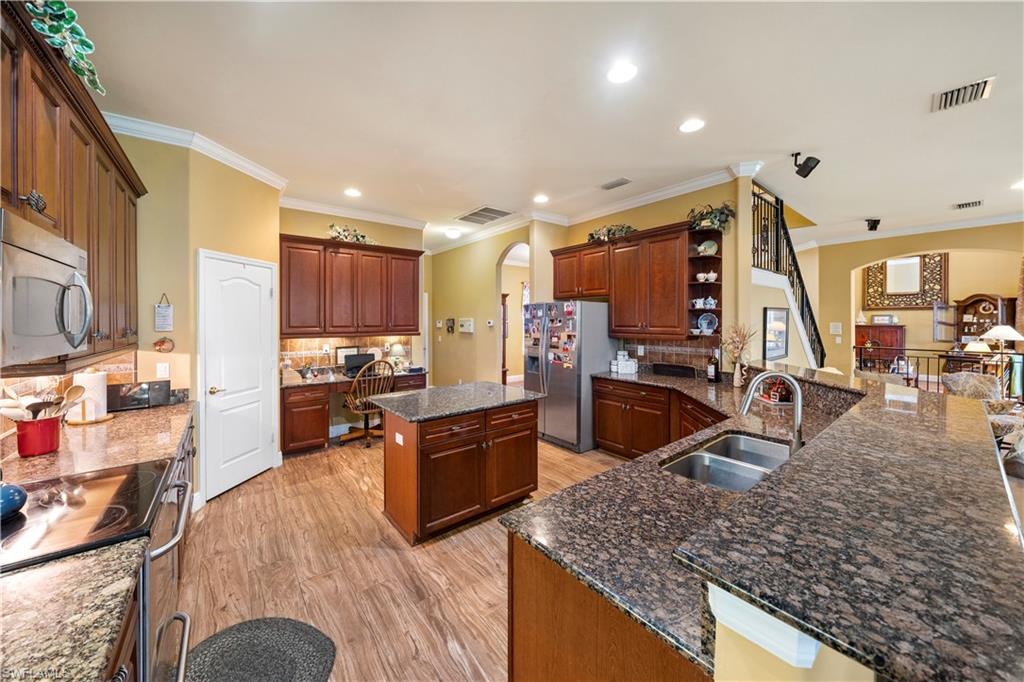 COLONIAL SHORES - Residential