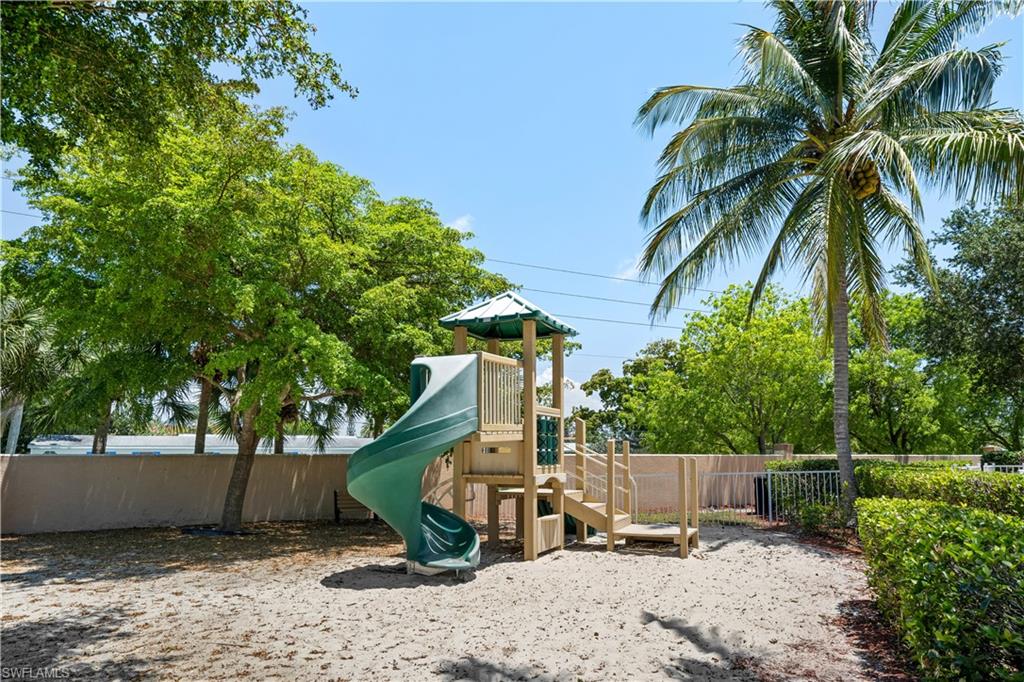 COLONIAL SHORES - Residential