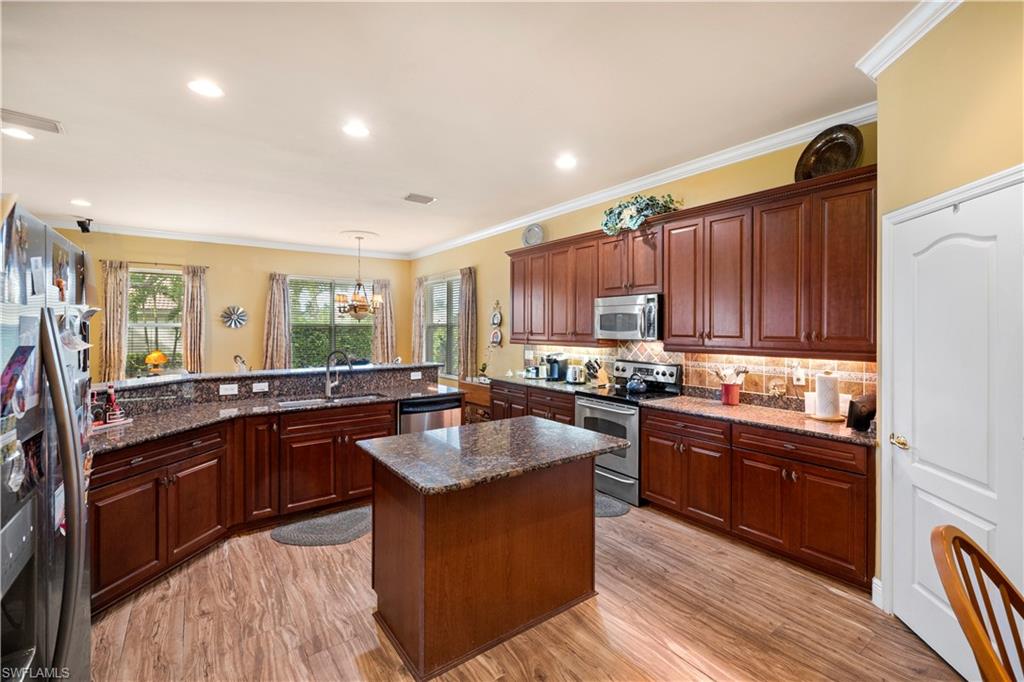 COLONIAL SHORES - Residential