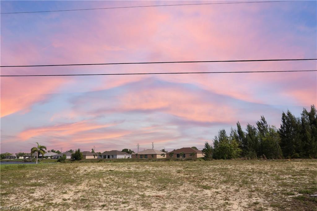 CAPE CORAL - Land