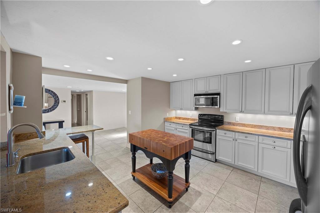 VANDERBILT SURF COLONY - Residential Lease