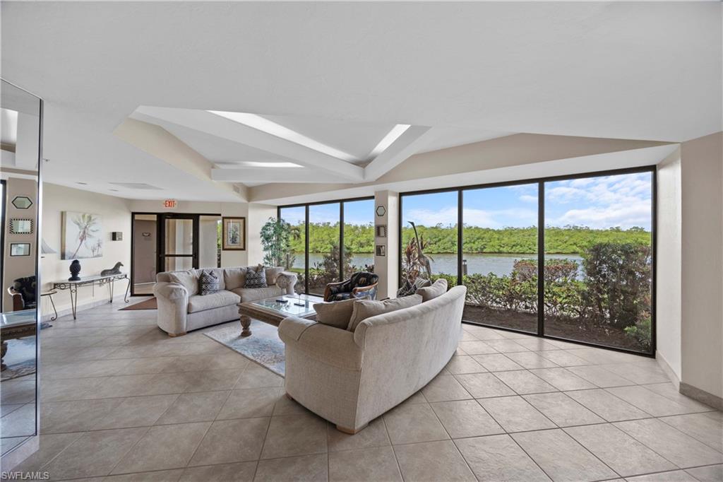 VANDERBILT SURF COLONY - Residential Lease