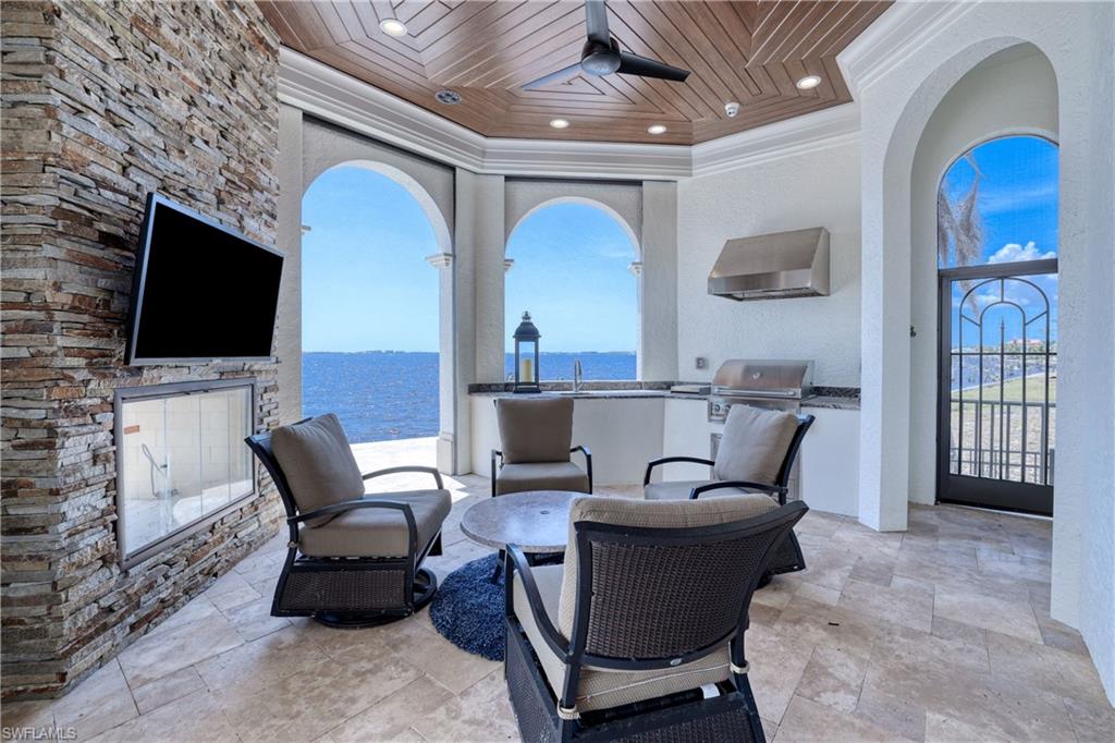 YACHT CLUB - Residential