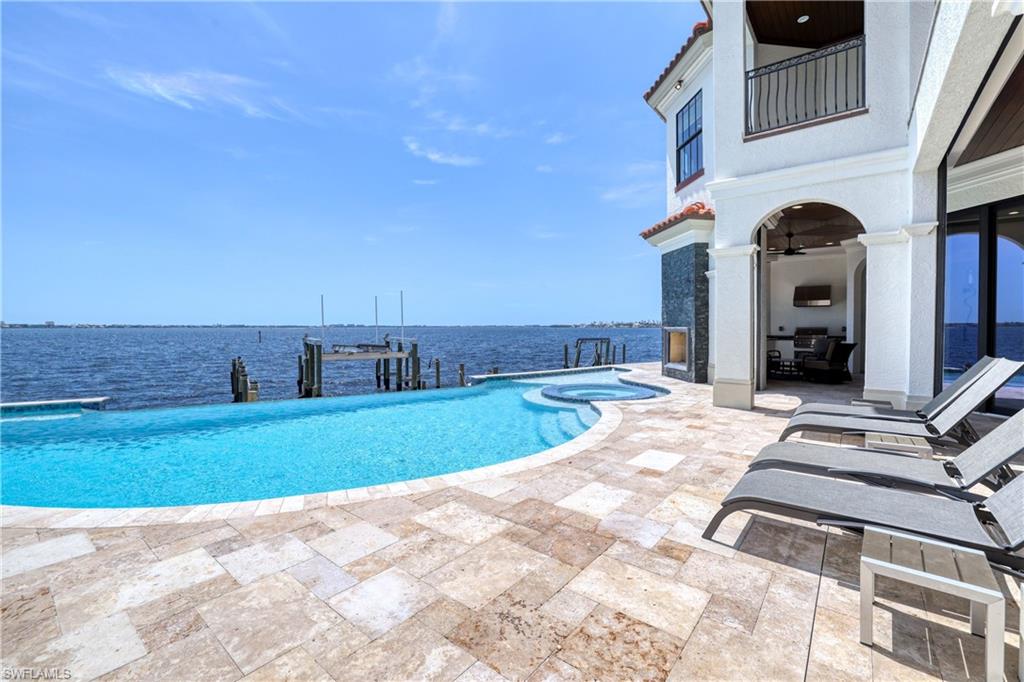 YACHT CLUB - Residential