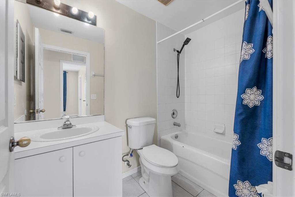 VARSITY LAKES - Residential