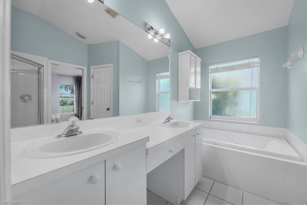 VARSITY LAKES - Residential