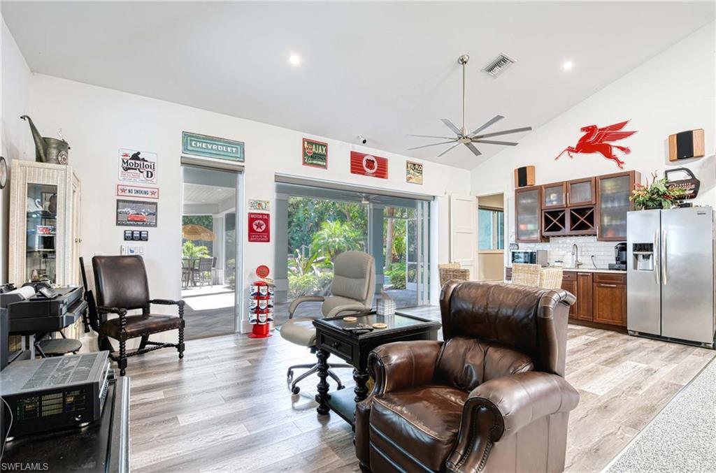 MARCO BEACH - Residential