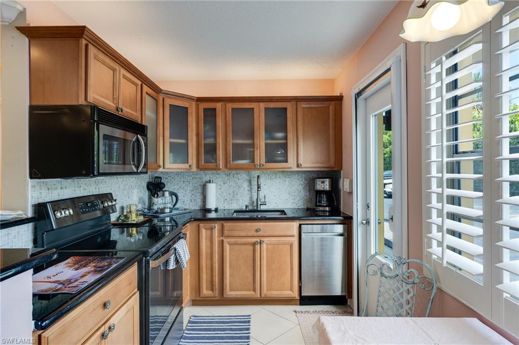 GARDEN MANOR - Residential Lease