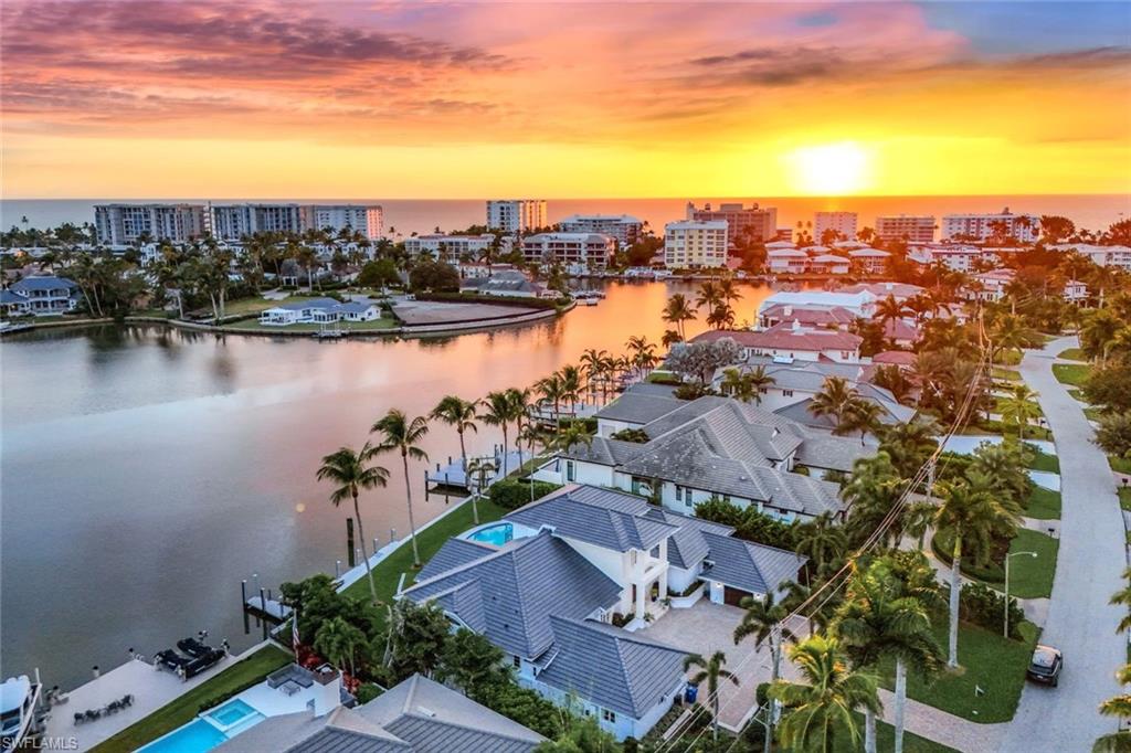 MOORINGS - Residential