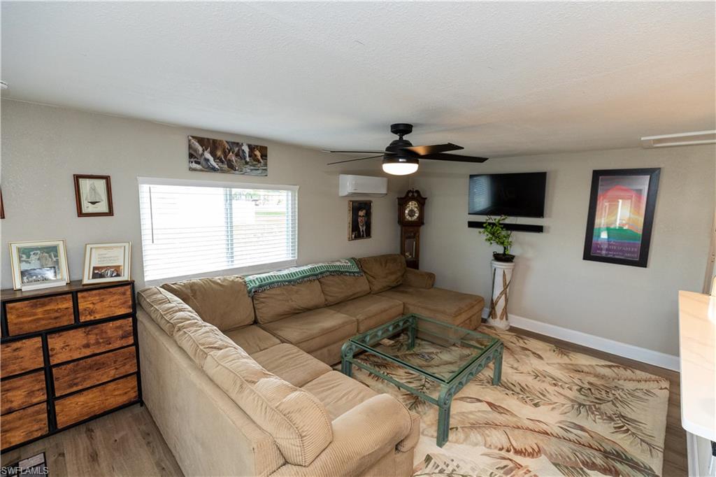 COACHLIGHT MANOR MOBILE HOME - Residential