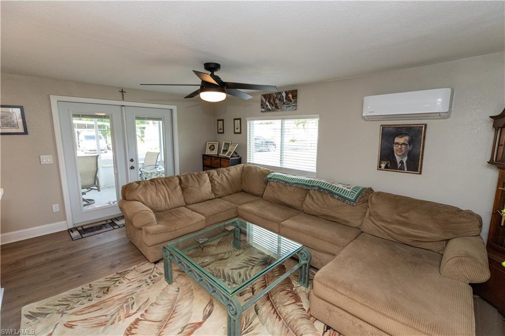 COACHLIGHT MANOR MOBILE HOME - Residential