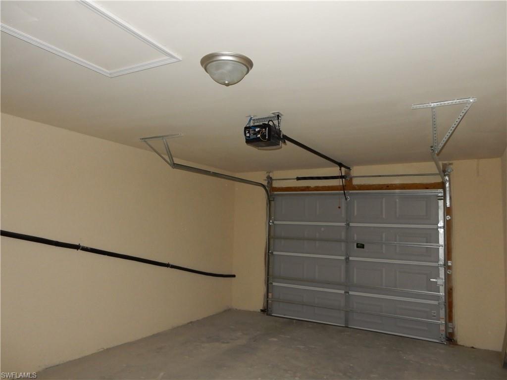 3 BED 2 BATH 1 CAR GARAGE CBS DUPLEX IN DESIRABLE SW AREA OF CAPE CORAL. ALL TILED, CORNER LOT. GRANITE COUNTER TOPS. EASY TO SHOW