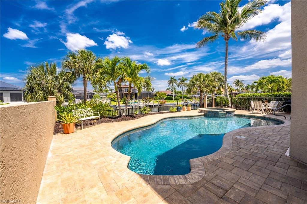 SUNSET KEY - Residential