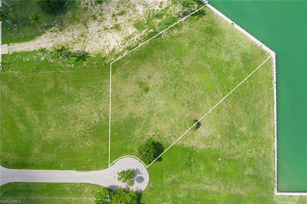 ESTATES - Land