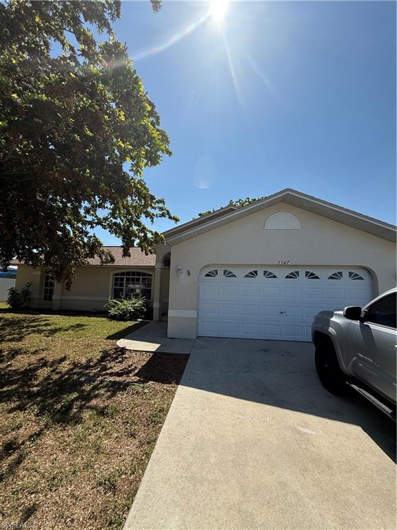 LOOKING FOR A GREAT HOME & GREAT LOCATION THIS IS IT!! LOOK NO FURTHER COME CHECK OUT THIS 3/2/2 THAT FEATURES NICE SPLIT FLOOR PLAN WITH EAT-IN-KITCHEN WITH BREAKFAST BAR. PLENTY OF CABINET SPACE, WELL SIZED LIVING/DINING ROOM, INSIDE LAUNDRY ROOM. MASTER BATH HAS HIS/HER SINKS WITH WALK-IN SHOWER, WALK-N CLOSET. ALL TILE EXCEPT BEDROOMS HAVE LAMINATE FLOORING, SCREENED LANAI.  SCHEDULE YOUR PRIVATE VIEWING TODAY