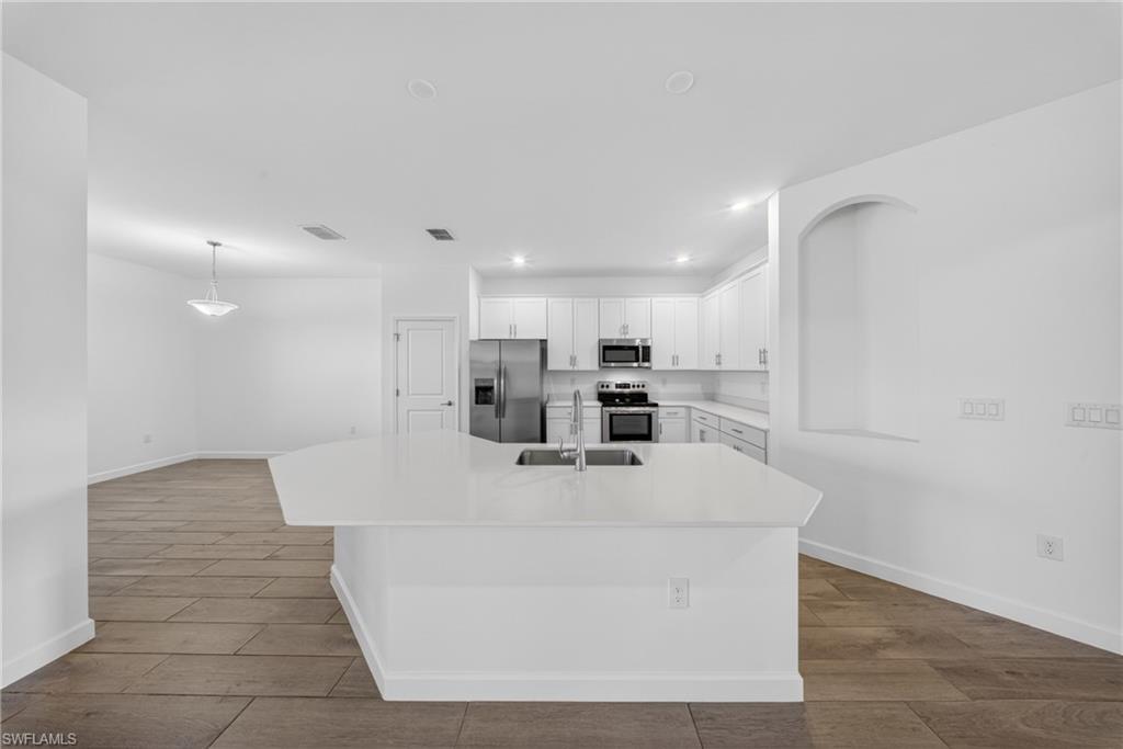 VALENCIA COUNTRY CLUB - Residential Lease