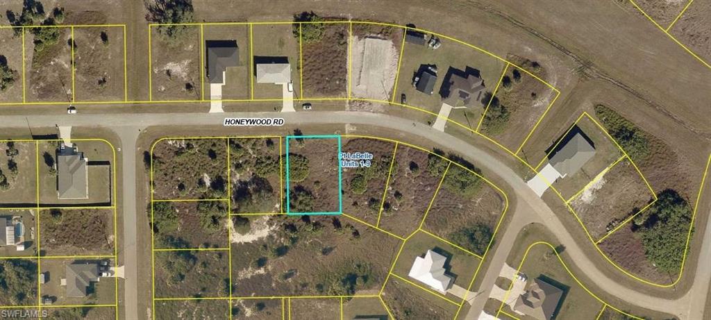 desirable unit 2 area of port labelle easy access to fort myers , shopping and all amenities . property backs up to a greenbelt area for privacy.