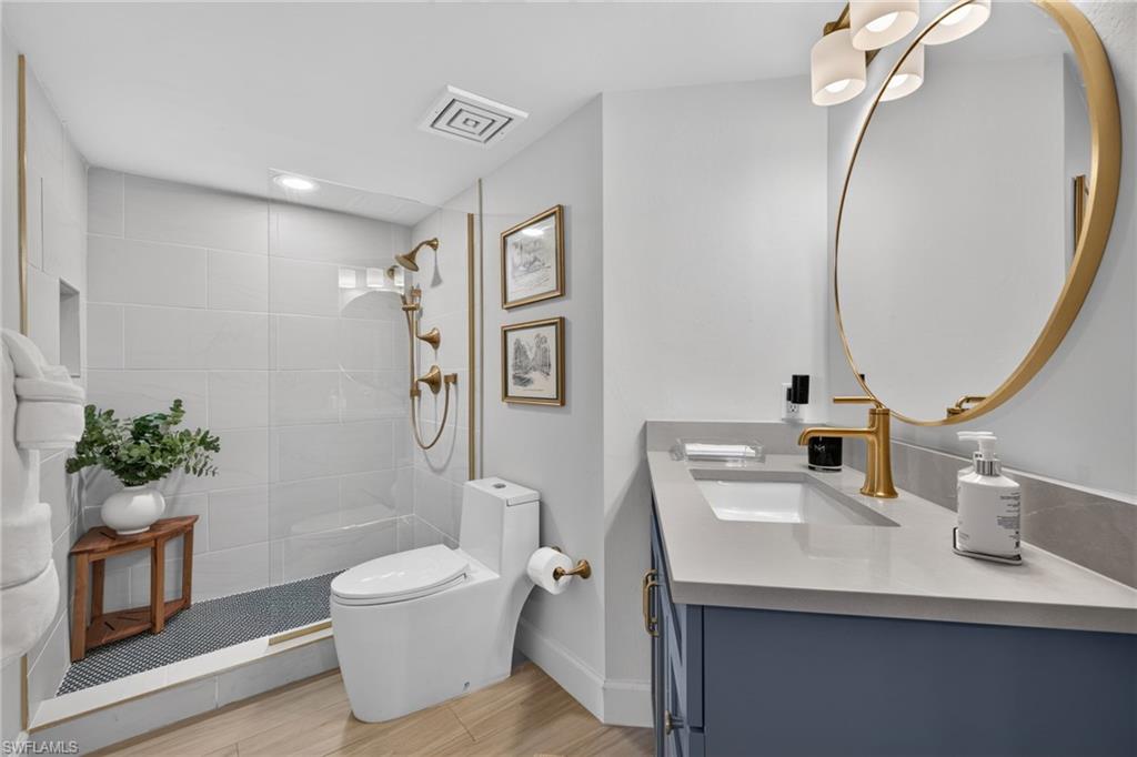 HARBOUR ISLE YACHT AND RACQUET CLUB CONDO - Residential