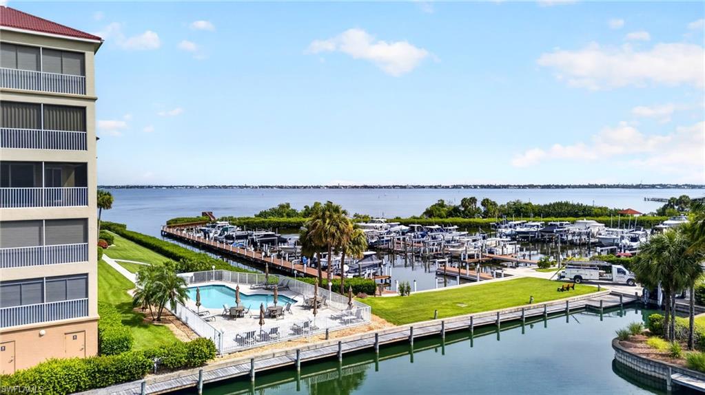 HARBOUR ISLE YACHT AND RACQUET CLUB CONDO - Residential