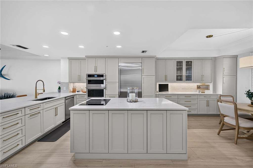 HARBOUR ISLE YACHT AND RACQUET CLUB CONDO - Residential