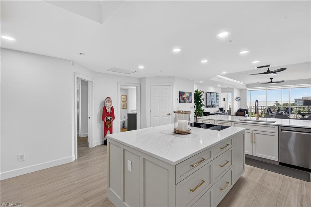 HARBOUR ISLE YACHT AND RACQUET CLUB CONDO - Residential