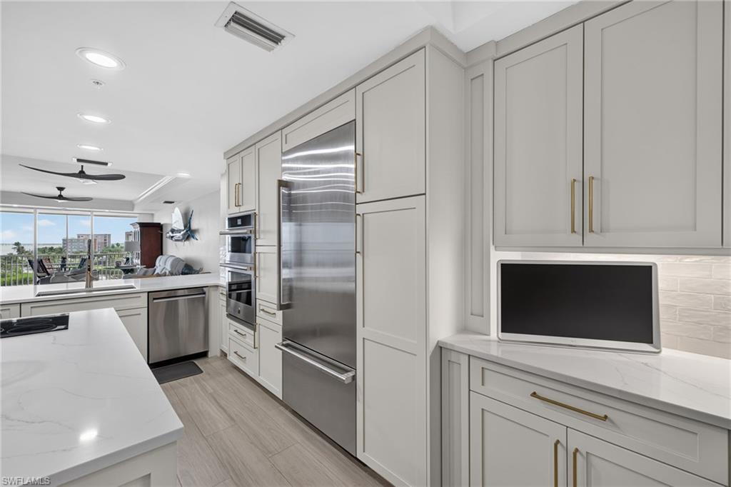 HARBOUR ISLE YACHT AND RACQUET CLUB CONDO - Residential