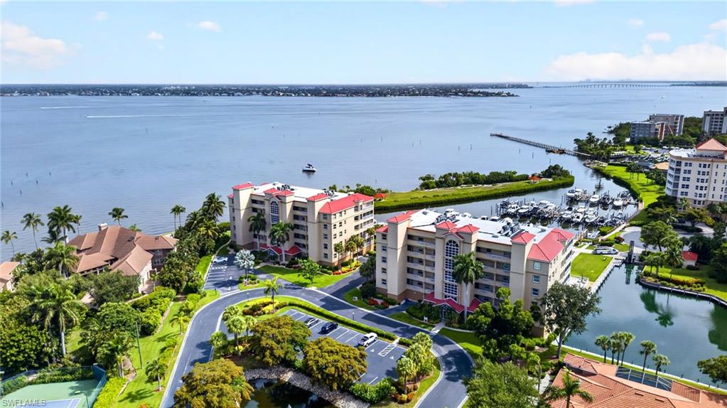 HARBOUR ISLE YACHT AND RACQUET CLUB CONDO - Residential