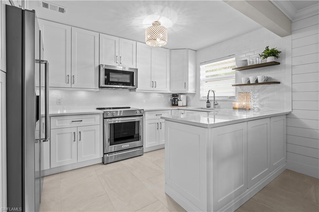 ROYAL ARMS VILLAS - Residential