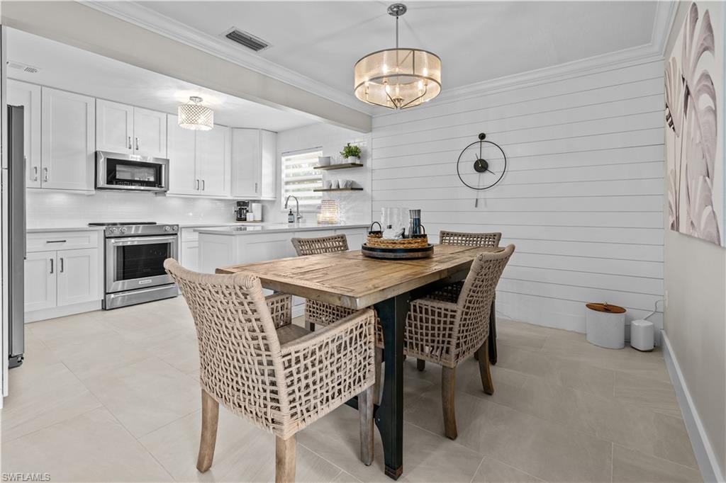 ROYAL ARMS VILLAS - Residential