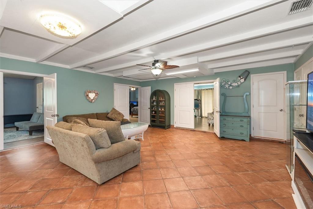 YACHT CLUB COLONY - Residential