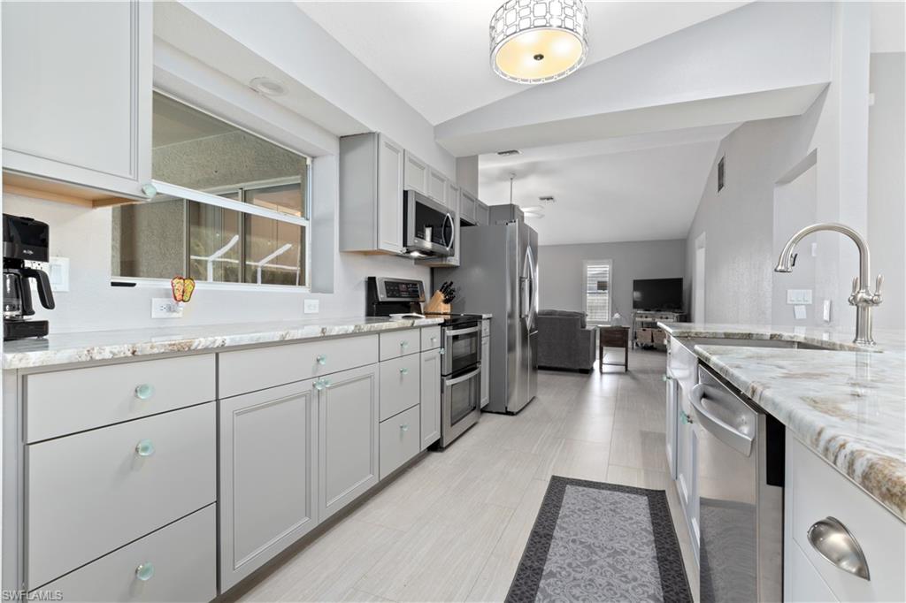 CAPE CORAL - Residential Lease