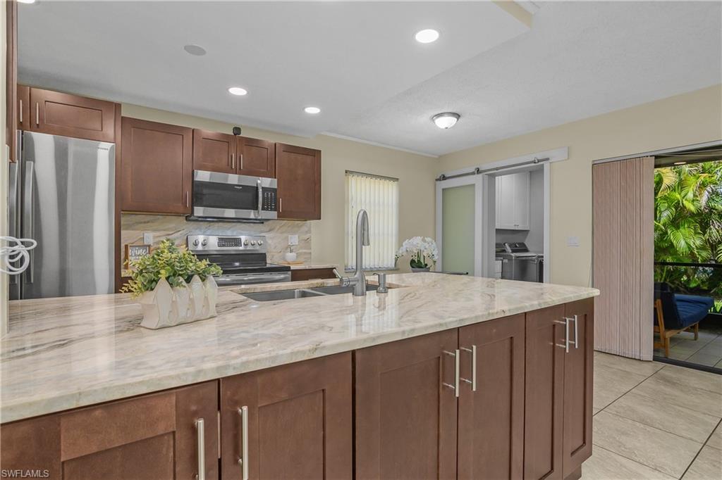 RIVER VIEW VILLAS - Residential