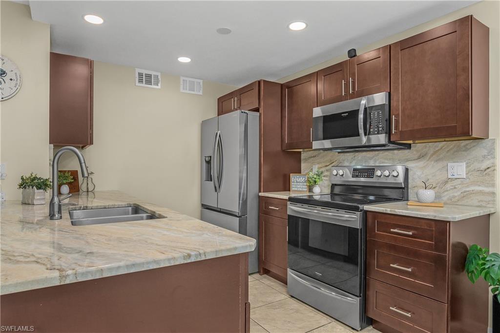 RIVER VIEW VILLAS - Residential