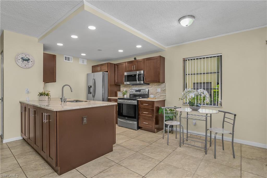 RIVER VIEW VILLAS - Residential