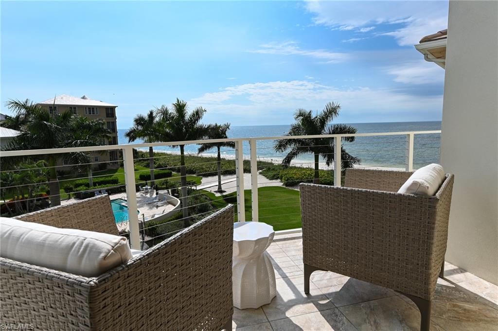 BAREFOOT BEACH - Residential