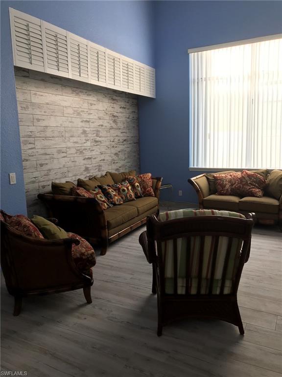 NAPLES PARK - Residential