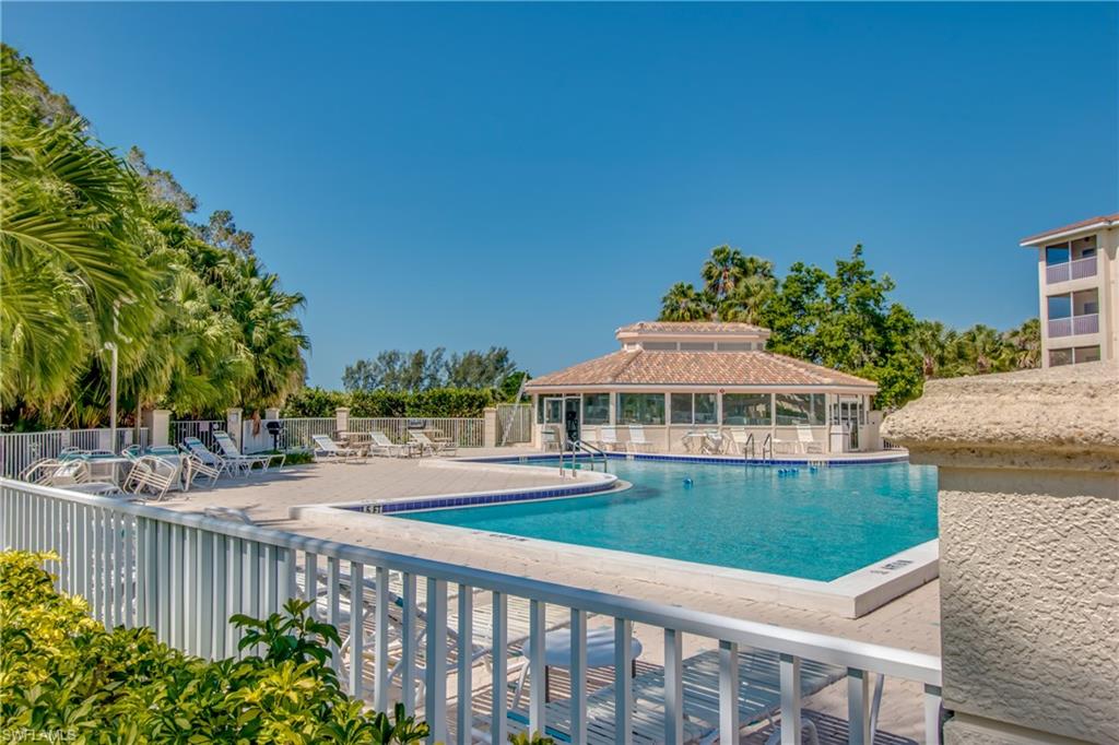 FAIRWAY VILLAS - Residential