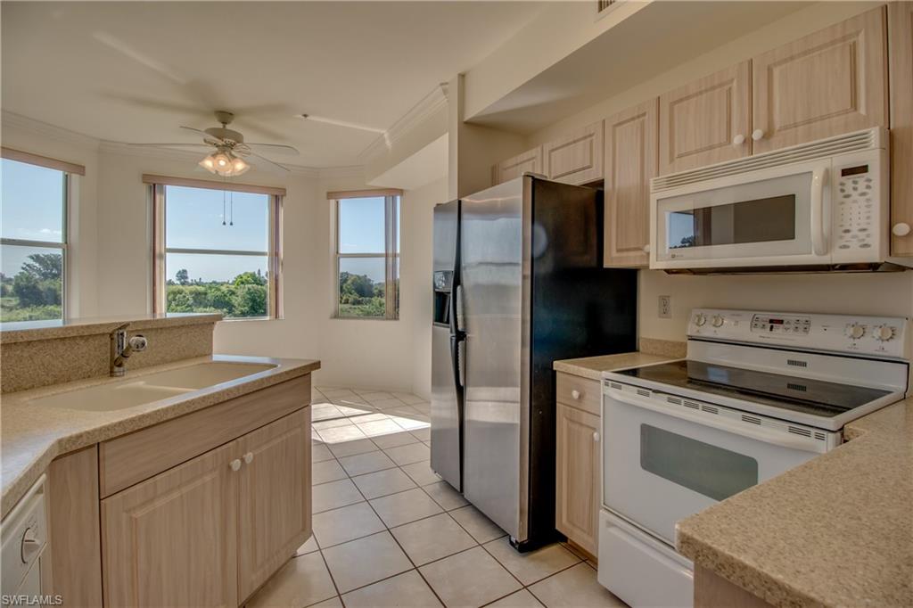 FAIRWAY VILLAS - Residential