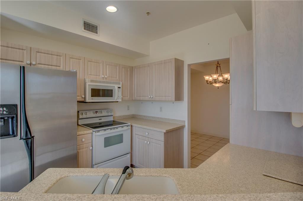 FAIRWAY VILLAS - Residential