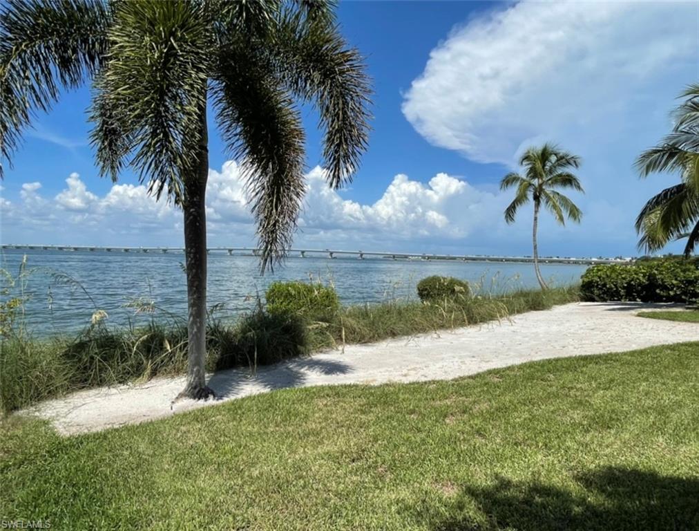 BAY BEACH - Land