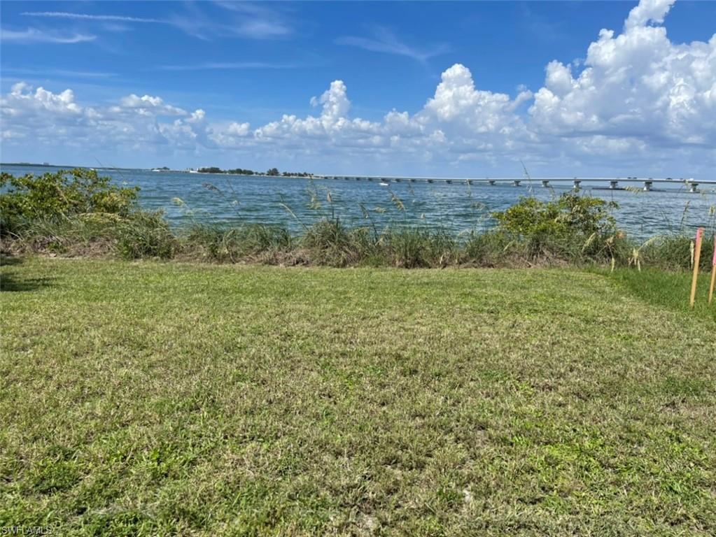 BAY BEACH - Land